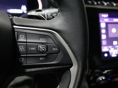 Used 2025 Jeep Grand Cherokee Laredo w/ Luxury Tech Group I image 32