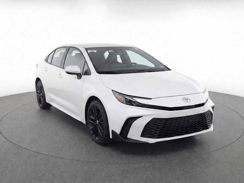 Used 2025 Toyota Camry SE FWD image 5