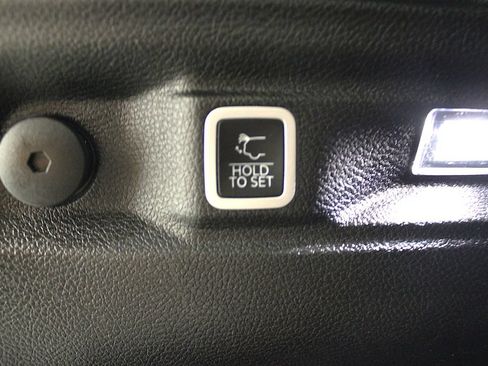 Certified 2022 Jeep Grand Cherokee L Limited AWD/4WD image 44
