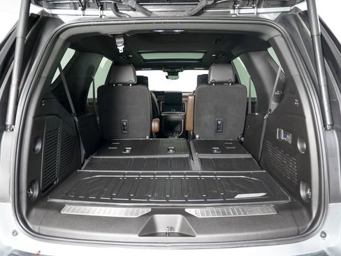 Used 2025 GMC Yukon Denali Ultimate w/ LPO, Floor Liner Package AWD/4WD image 12