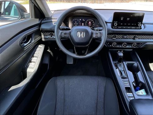 Used 2025 Honda Accord SE image 17