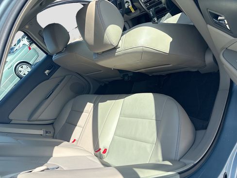 Used 2011 Ford Fusion Hybrid w/ 502A Rapid Spec Order Code image 23