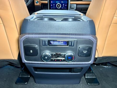 Used 2024 Ford Expedition Platinum AWD/4WD image 21