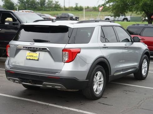 Certified 2022 Ford Explorer XLT w/ Equipment Group 202A RWD image 9