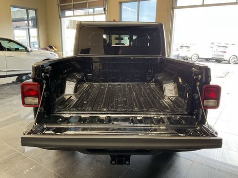Used 2021 Jeep Gladiator Sport image 7