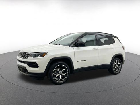 Used 2025 Jeep Compass Limited AWD/4WD image 3