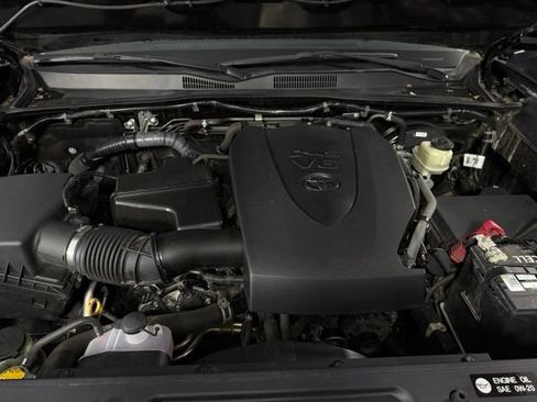 Used 2016 Toyota Tacoma SR5 w/ Towing Package RWD image 13