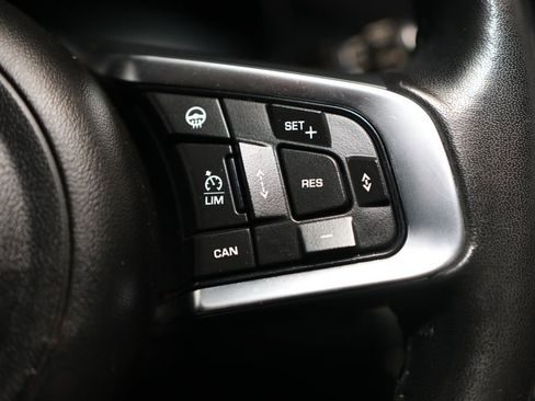 Used 2019 Jaguar E-PACE SE image 25