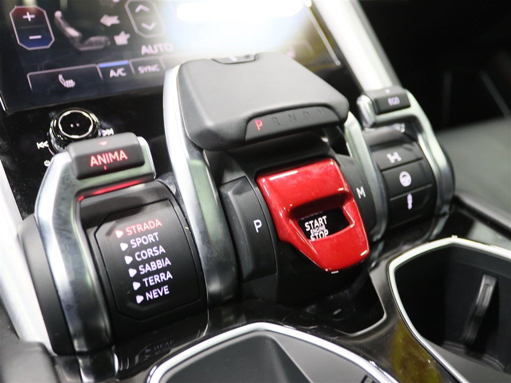 Used 2021 Lamborghini Urus AWD/4WD image 34