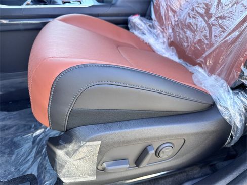 New 2026 Kia Carnival EX image 24