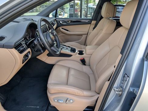 Certified 2026 Porsche Macan AWD/4WD image 5