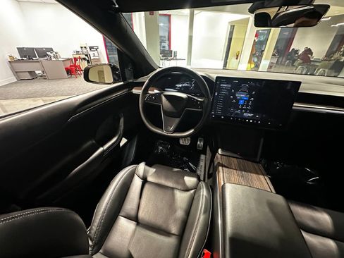 Used 2024 Tesla Model X image 15