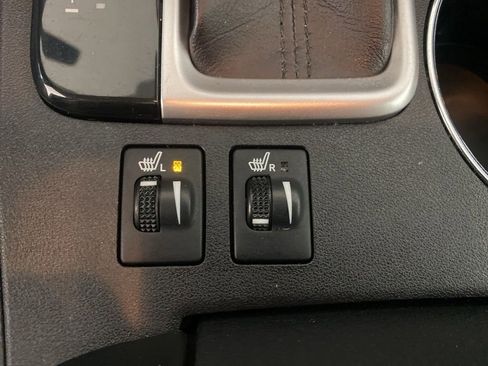 Used 2018 Toyota Highlander SE image 19