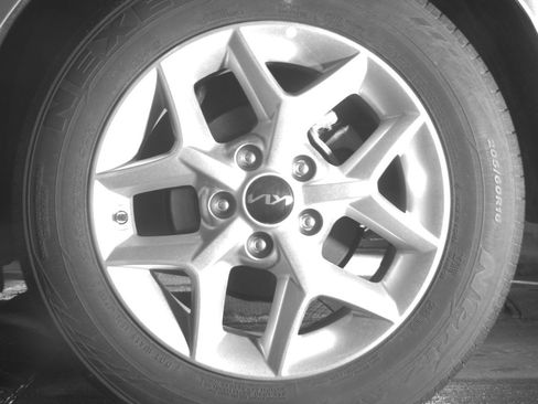 Used 2025 Kia Soul LX w/ LX Technology Package FWD image 14