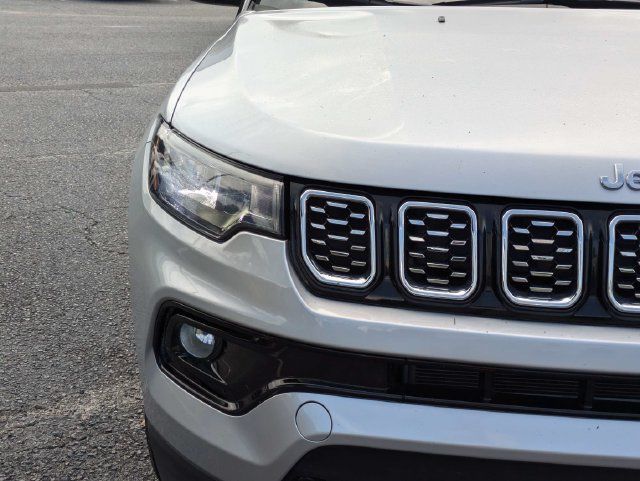 Used 2025 Jeep Compass Limited AWD/4WD image 11