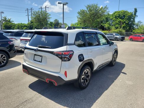 Used 2025 Subaru Forester Premium AWD/4WD image 6