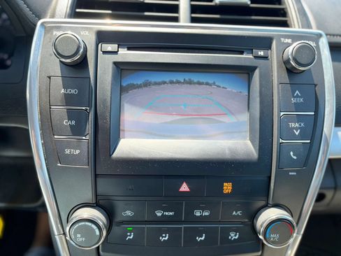 Used 2017 Toyota Camry SE FWD image 18