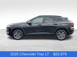 Used 2025 Chevrolet Trax LT w/ Driver Confidence Package FWD video 2