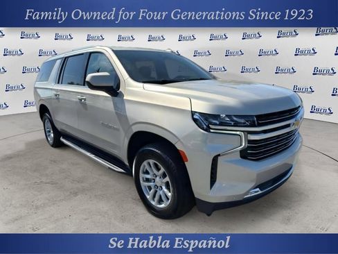 Used 2024 Chevrolet Suburban LT RWD image 1