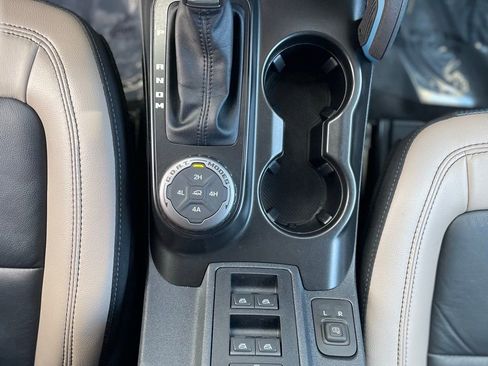 Used 2023 Ford Bronco Wildtrak image 10