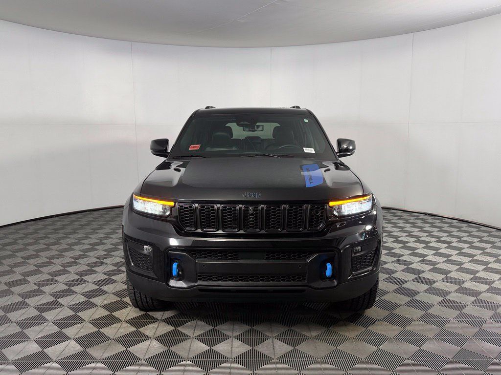 Used 2022 Jeep Grand Cherokee Trailhawk w/ Advanced Protech Group II AWD/4WD image 7