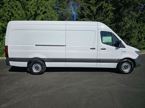 New 2025 Mercedes-Benz eSprinter 170 Cargo image 7
