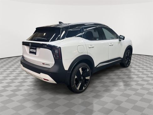 Certified 2025 Nissan Kicks SR w/ SR Premium Package image 3