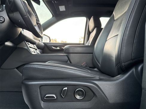 Used 2023 GMC Yukon XL Denali image 10