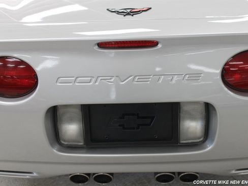 Used 2004 Chevrolet Corvette Z06 w/ Memory Package RWD image 18