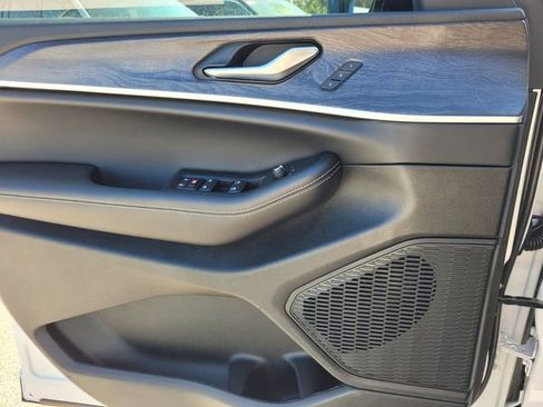 New 2025 Jeep Grand Cherokee L Limited w/ Trailer Tow Package image 22