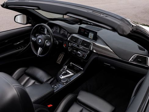 Used 2020 BMW M4 Convertible w/ Competition Package RWD image 60