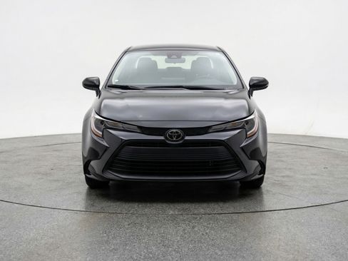 Used 2025 Toyota Corolla LE image 2