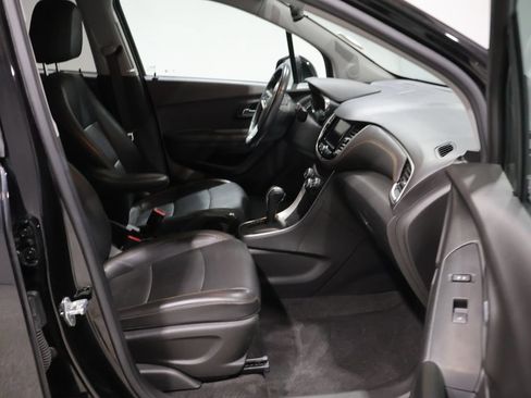 Used 2021 Chevrolet Trax LT w/ Redline Edition AWD/4WD image 21