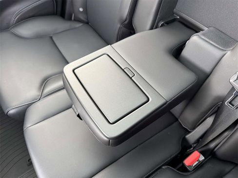 Certified 2024 Volvo XC90 B5 Core w/ Climate Package image 10