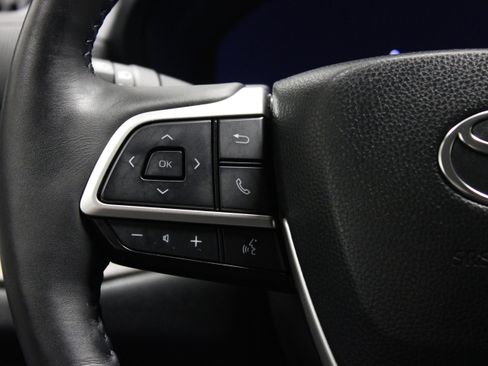 Used 2024 Toyota Grand Highlander AWD image 39