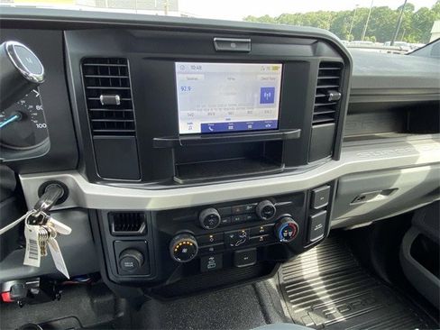 New 2025 Ford F550 2WD Regular Cab Super Duty w/ XL Chrome Package image 33