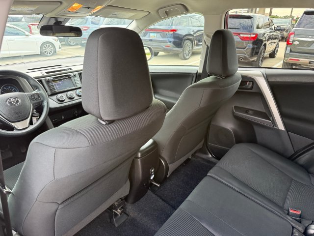 Used 2018 Toyota RAV4 LE FWD image 24