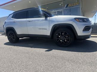 Used 2025 Jeep Compass Limited AWD/4WD video 1