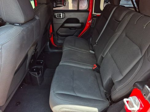 Used 2018 Jeep Wrangler Unlimited Sahara AWD/4WD image 27