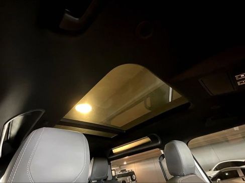 Used 2022 Land Rover Defender 90 X-Dynamic S image 22