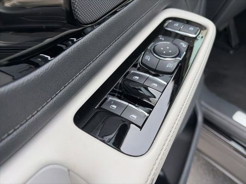 Used 2025 Lincoln Aviator 2WD w/ Equipment Group 101A image 11