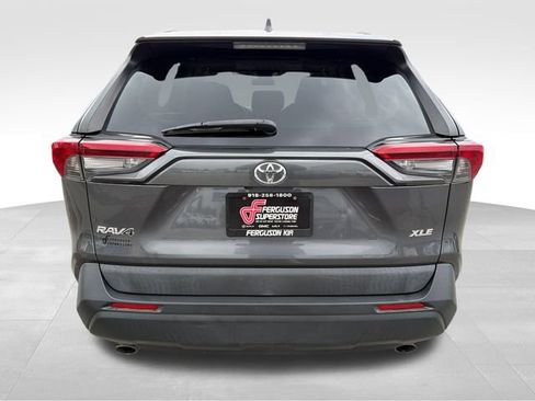 Used 2019 Toyota RAV4 XLE FWD image 6