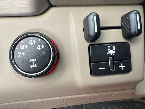 Used 2015 GMC Yukon Denali w/ Open Road Package AWD/4WD image 24