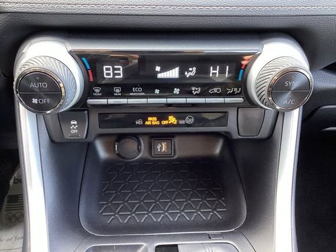 Used 2025 Toyota RAV4 XLE image 18