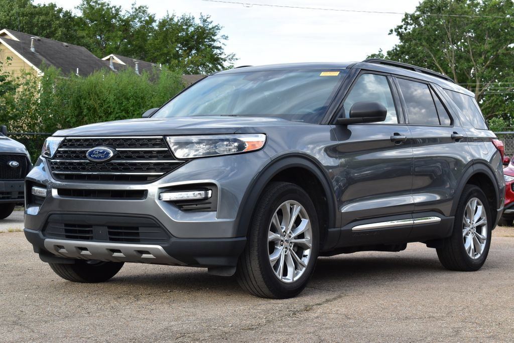 Used 2024 Ford Explorer XLT w/ Equipment Group 202A AWD/4WD image 1