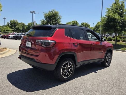 Used 2025 Jeep Compass Trailhawk AWD/4WD image 6