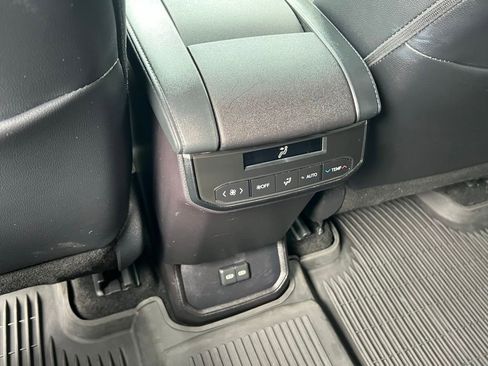 Certified 2025 Toyota Highlander XLE AWD/4WD image 17