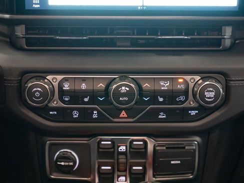 New 2026 Jeep Gladiator Mojave AWD/4WD image 13