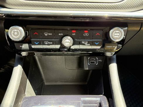 Used 2022 Jeep Compass Trailhawk w/ Trailhawk Convenience Group AWD/4WD image 25