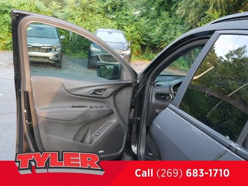 Used 2023 Chevrolet Equinox RS w/ RS Leather Package AWD/4WD image 18